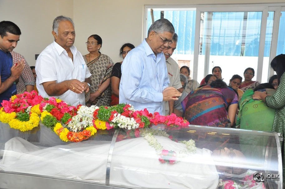 Celebs-Pay-Condolences-to-C-Narayana-Reddy